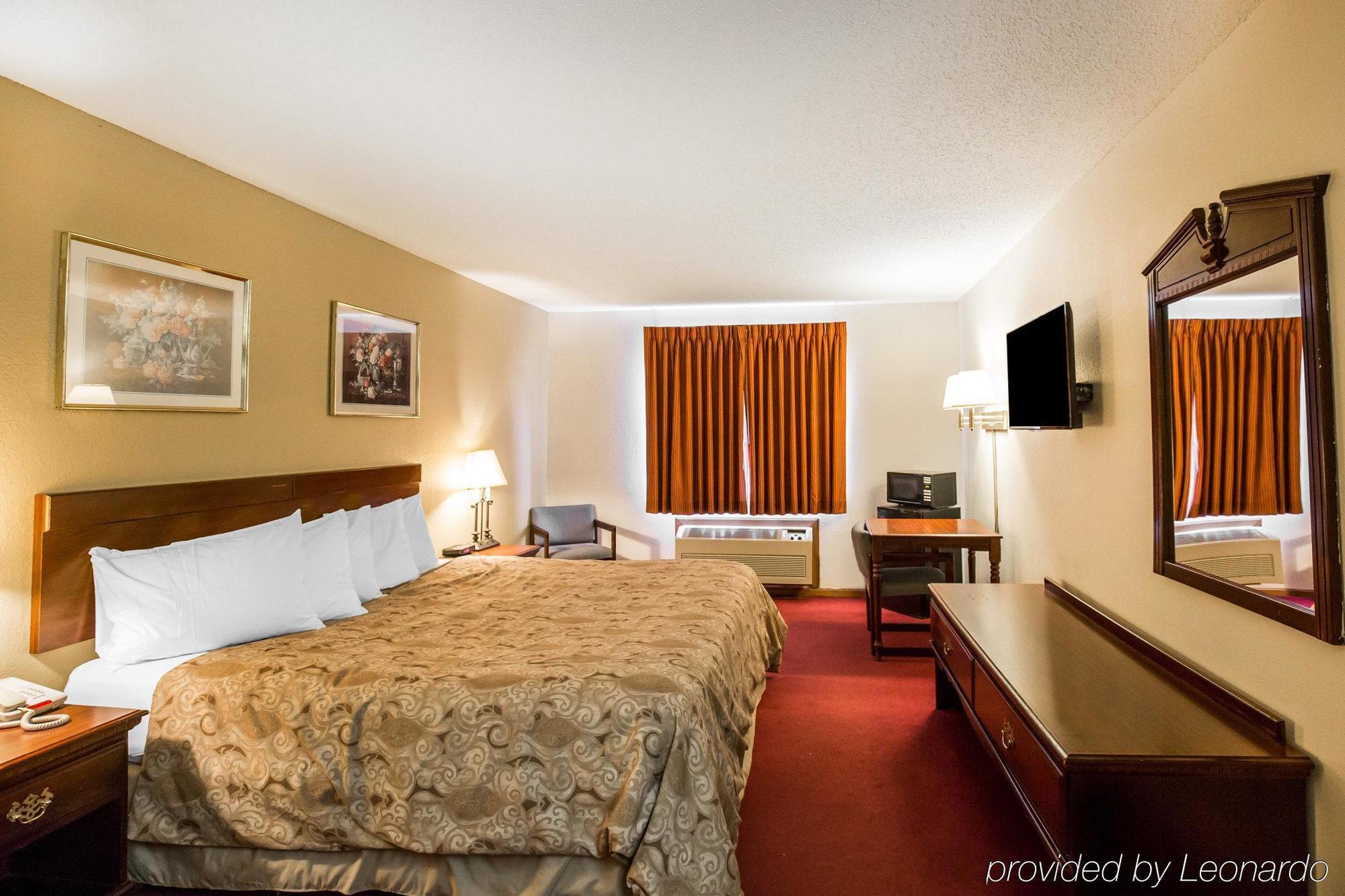 Rodeway Inn Cedar Rapids Exteriér fotografie