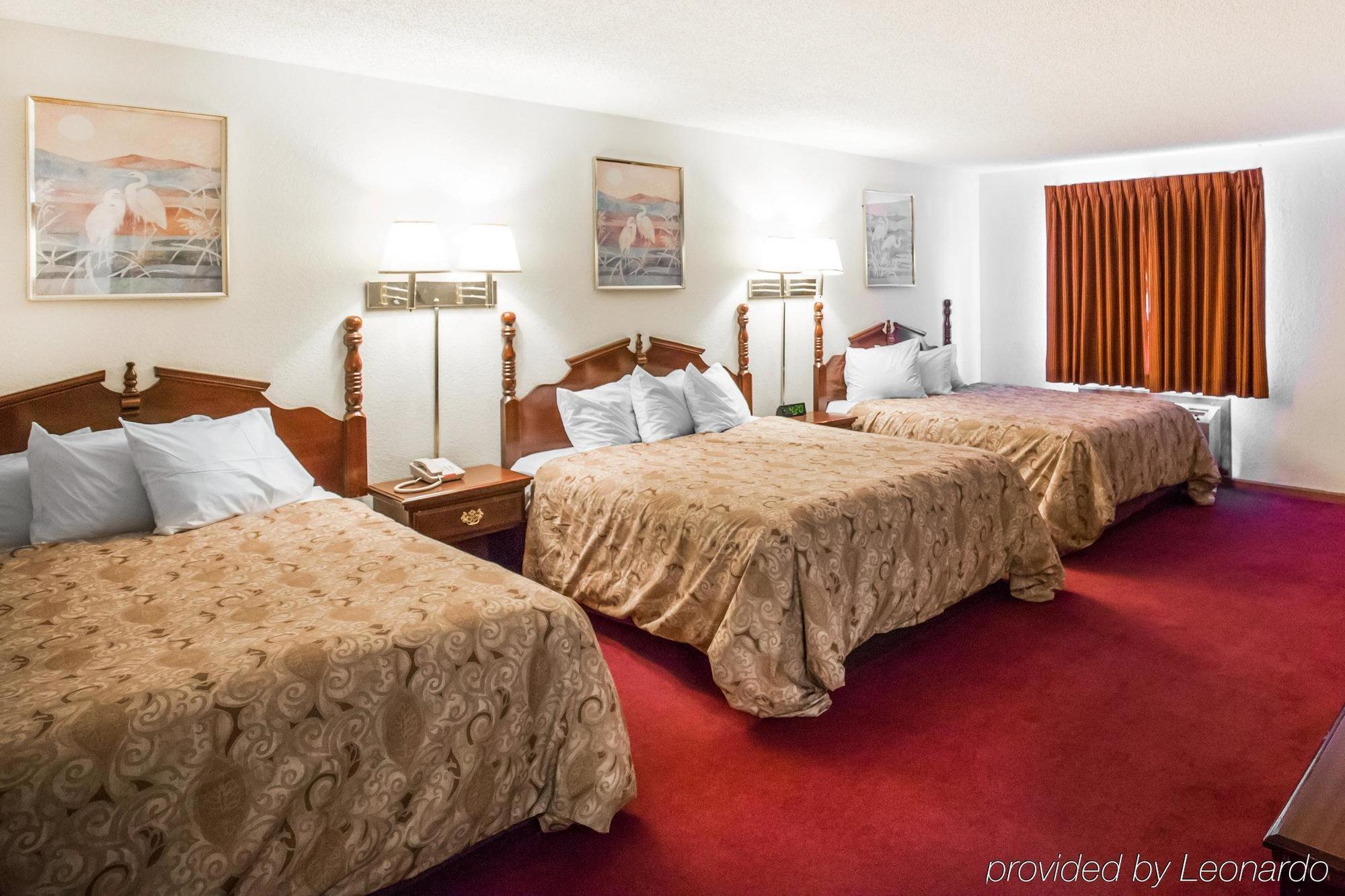 Rodeway Inn Cedar Rapids Exteriér fotografie
