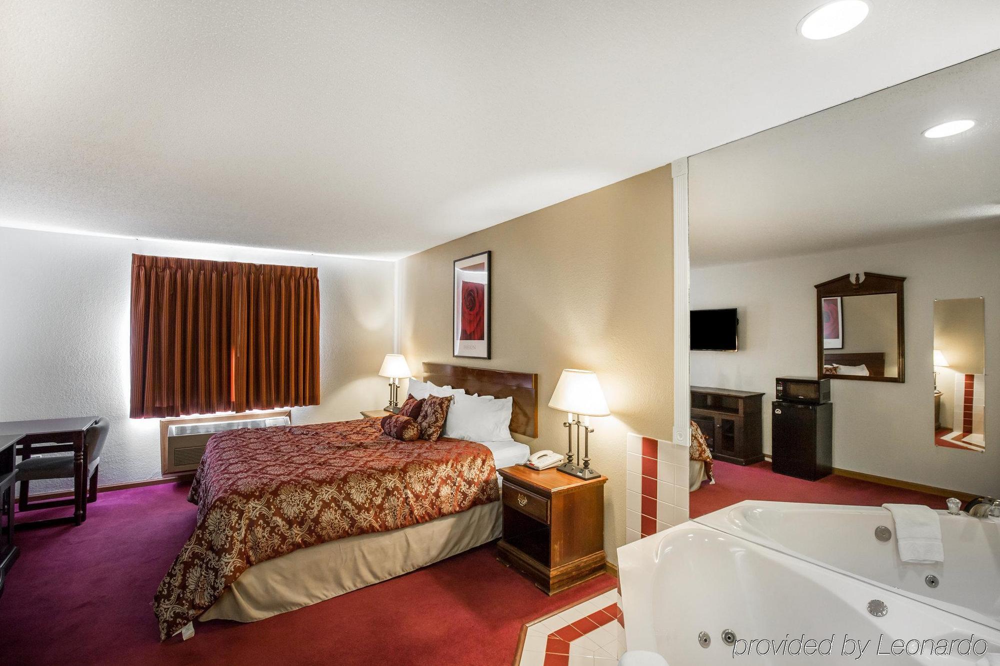 Rodeway Inn Cedar Rapids Exteriér fotografie