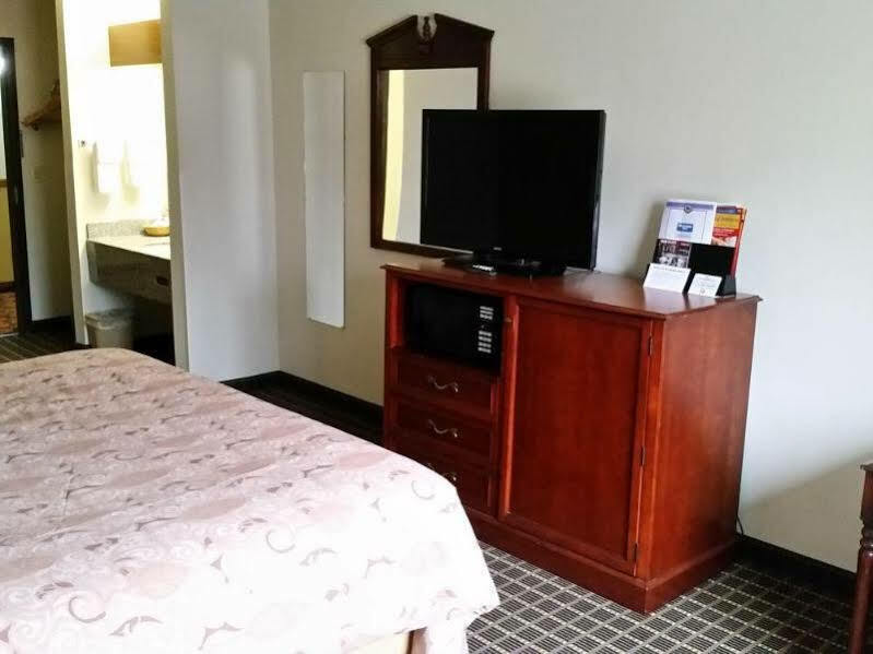Rodeway Inn Cedar Rapids Exteriér fotografie
