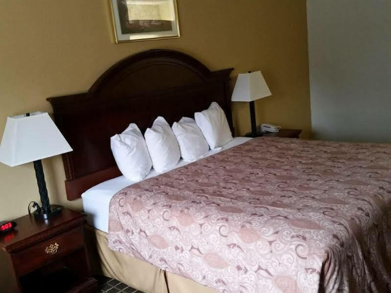 Rodeway Inn Cedar Rapids Exteriér fotografie